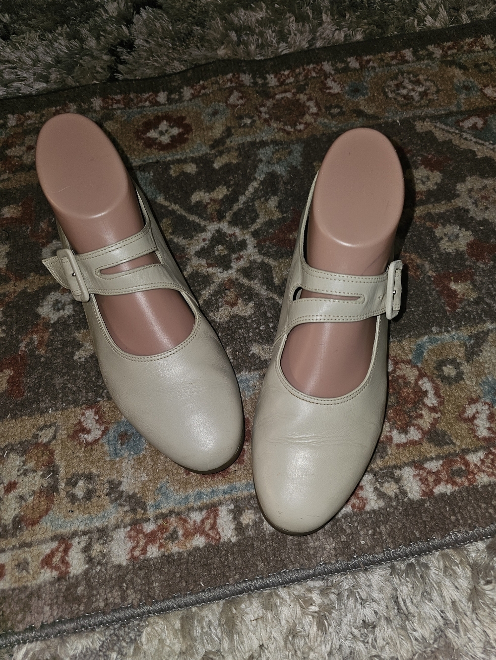 BEAUTIFEEL Gorgeous Ivory Mary Jane Pumps/Heels Size 7/38 SUPER NICE Pre-owned!